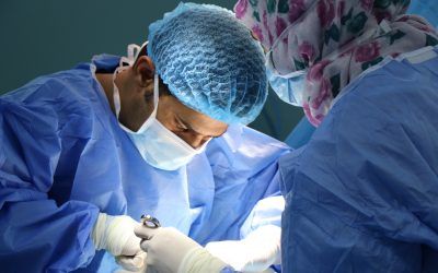 Algoritmo para asignar equipos quirúrgicos óptimos en un hospital