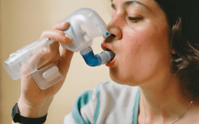 Un tratamiento respiratorio digital y entrenador de inhalación